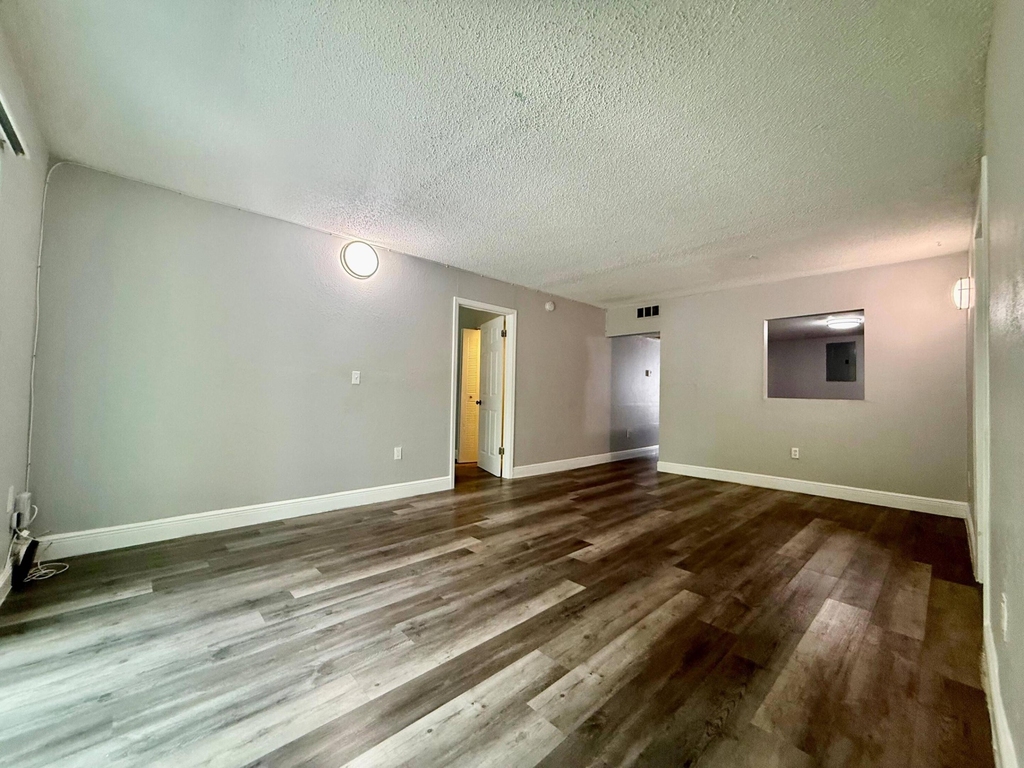 726 Sw 81st Avenue - Photo 2