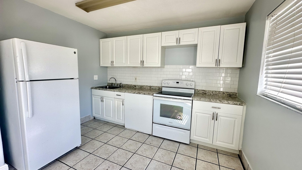 601 N K Street - Photo 1
