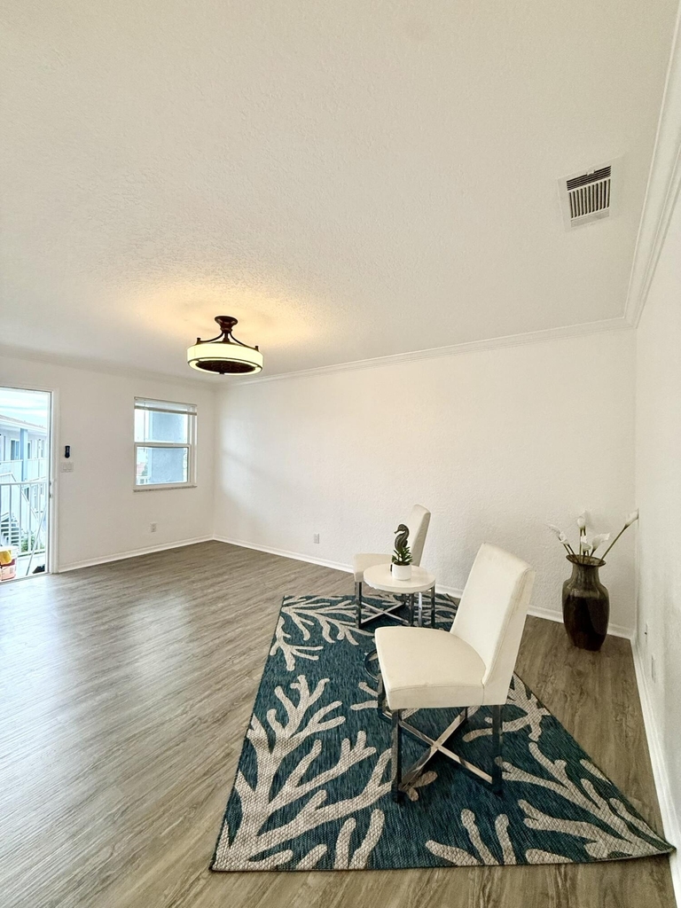 436 Auburn - Photo 1