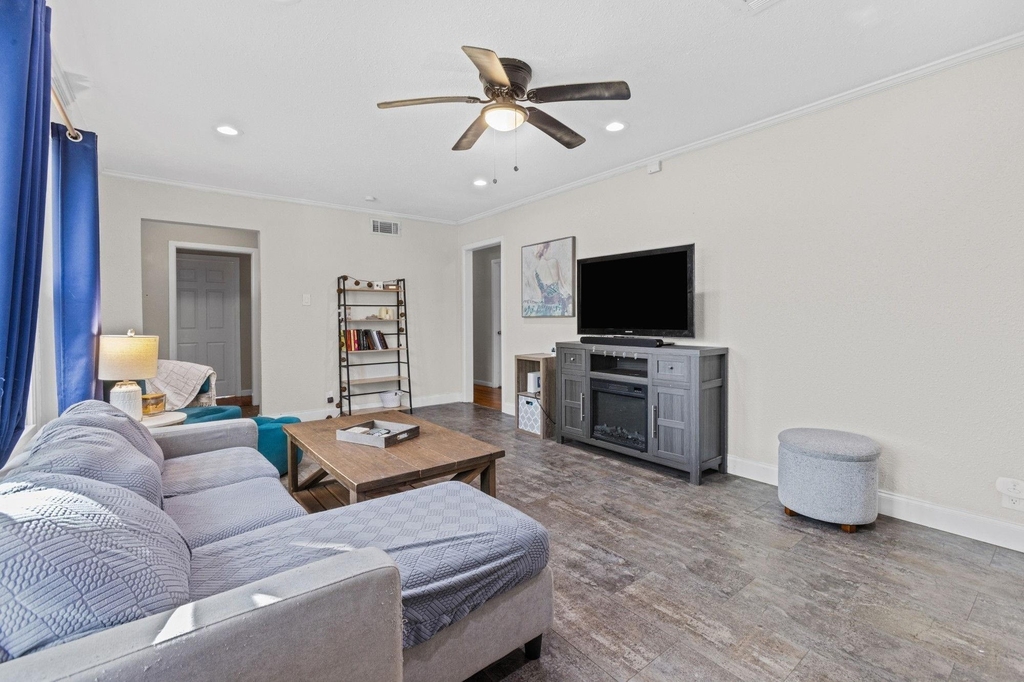 942 Longfellow Street - Photo 3