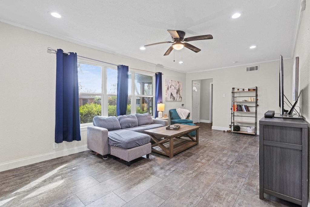 942 Longfellow Street - Photo 4