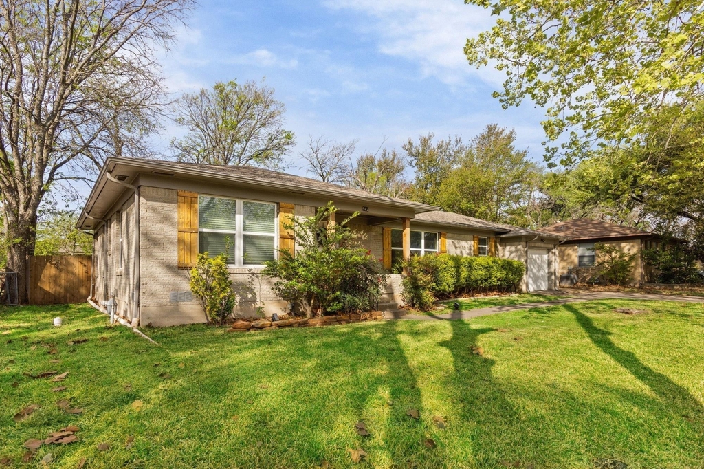 942 Longfellow Street - Photo 21