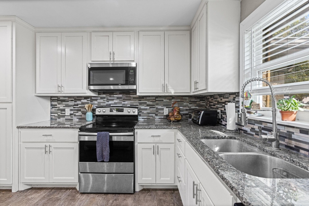 942 Longfellow Street - Photo 7