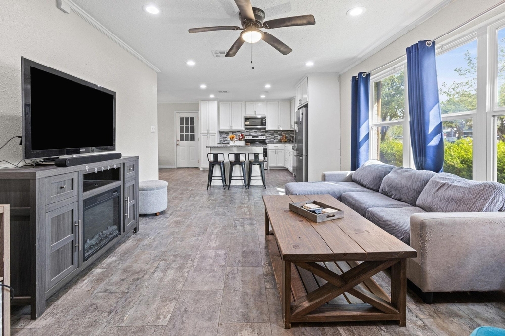942 Longfellow Street - Photo 2