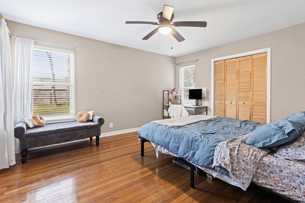 942 Longfellow Street - Photo 12