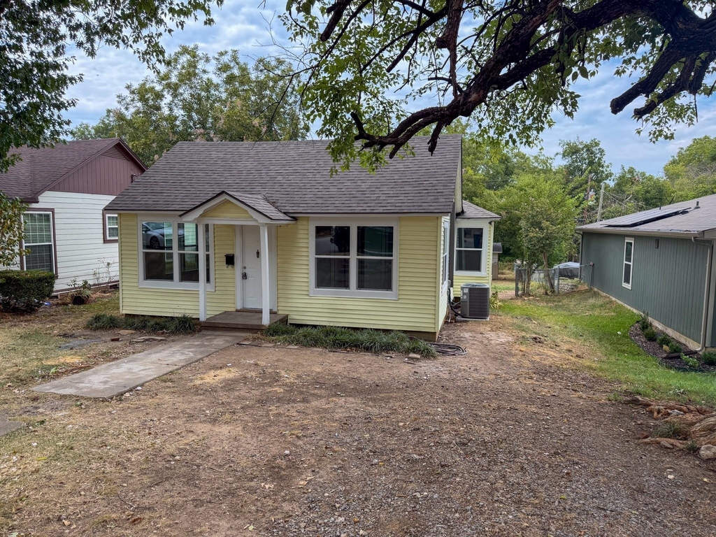 1527 W Gandy Street - Photo 1