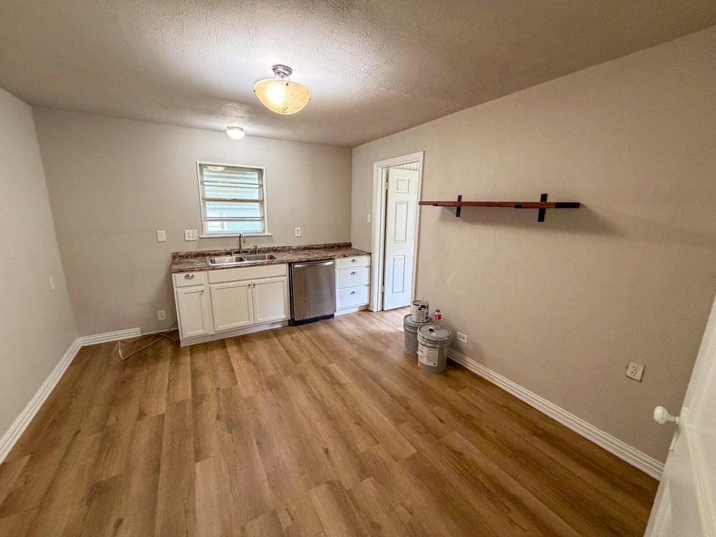 1527 W Gandy Street - Photo 8