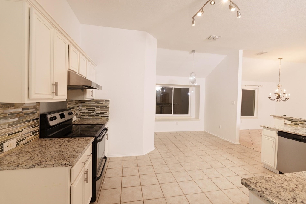 10400 Lake Park Drive - Photo 7