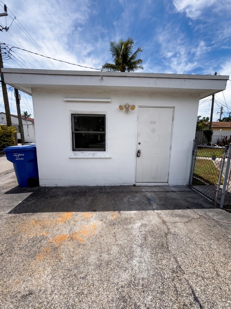 1711 N 17th Court - Photo 4