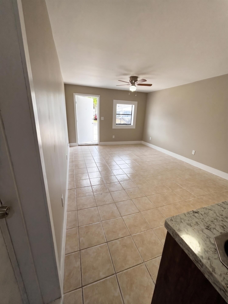 1711 N 17th Court - Photo 1