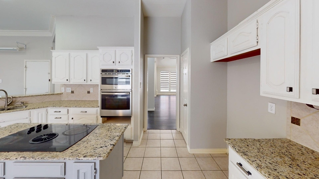1629 Bennington Drive - Photo 3