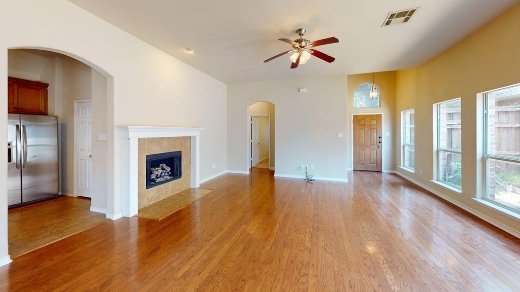 7440 Lancaster - Photo 5