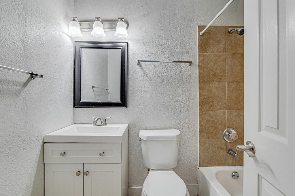 304 E Mitchell Street - Photo 9