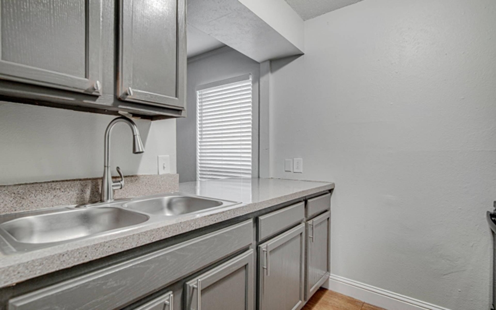 304 E Mitchell Street - Photo 12