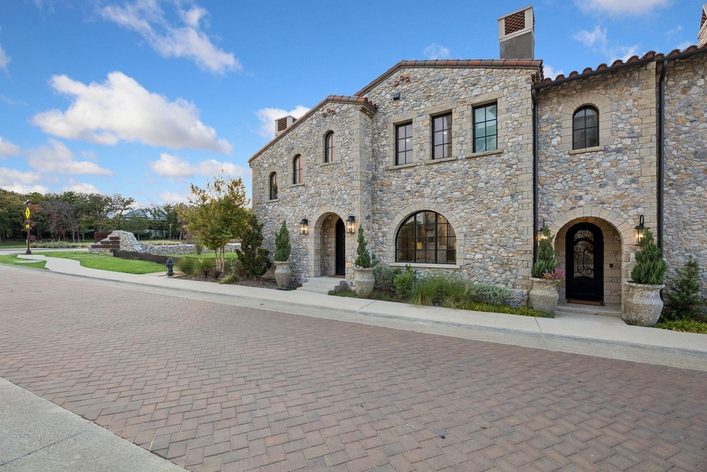76 Cortes Drive - Photo 1