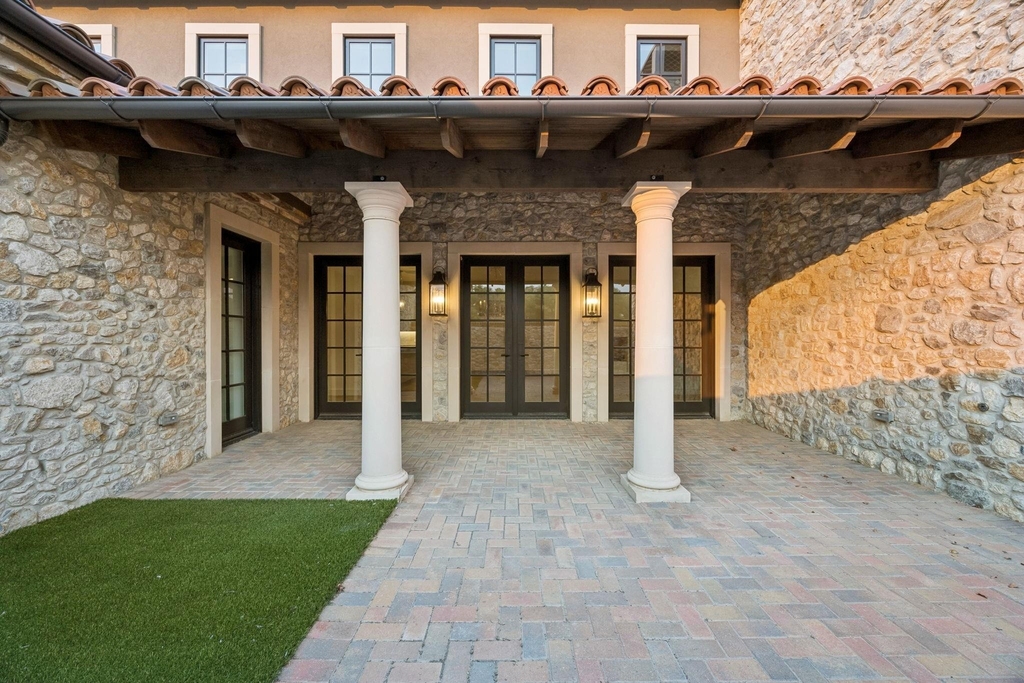 76 Cortes Drive - Photo 3