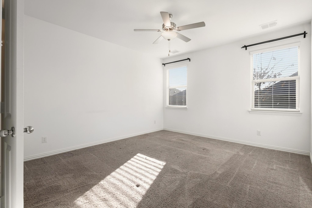835 Sitwell Drive - Photo 15