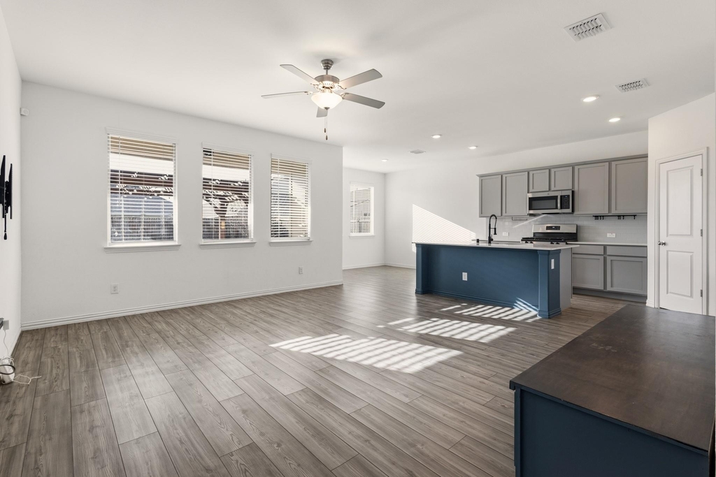 835 Sitwell Drive - Photo 4