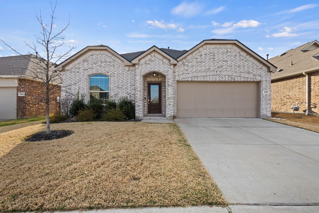 835 Sitwell Drive - Photo 0