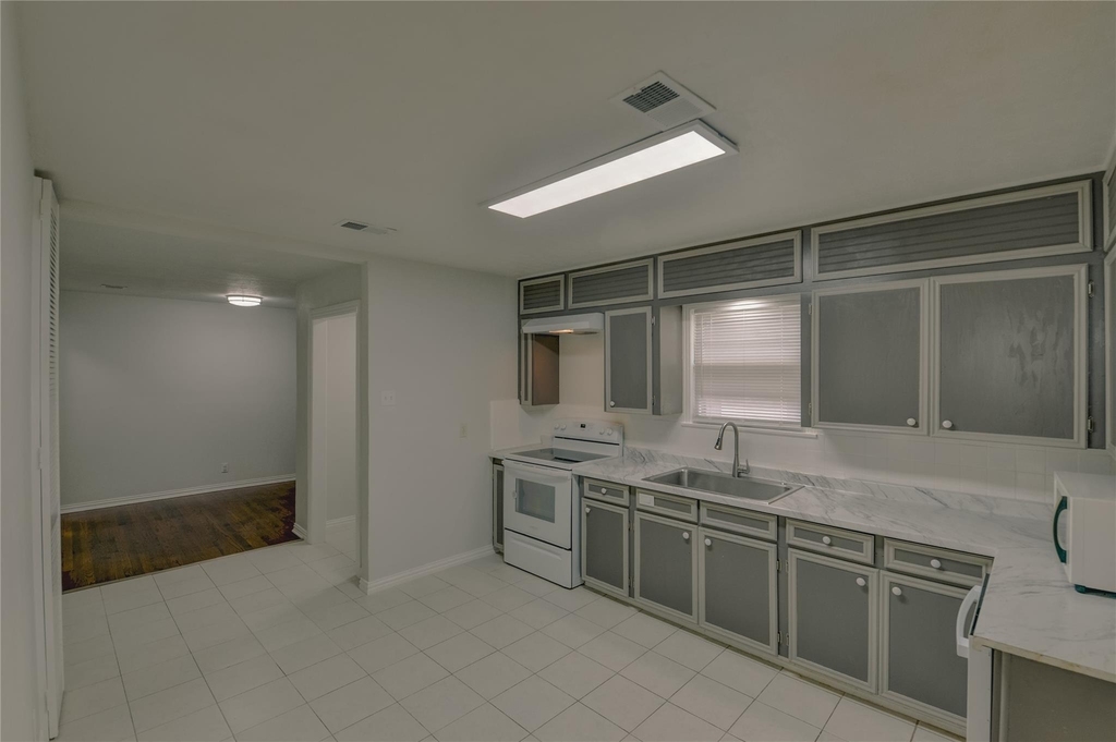 1100 Wade Hampton Street - Photo 9
