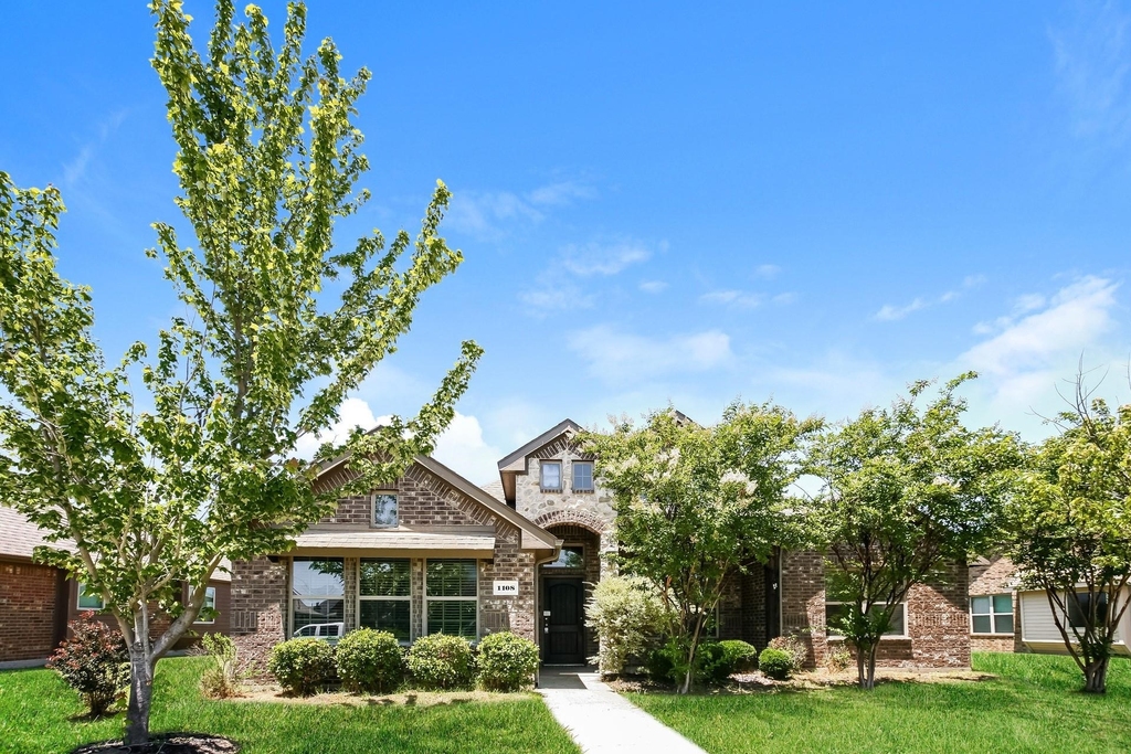 1108 Colonial Drive - Photo 0
