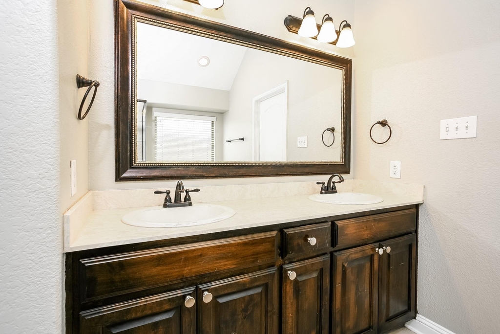 1108 Colonial Drive - Photo 10