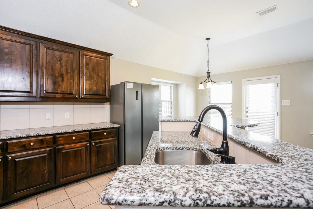 1108 Colonial Drive - Photo 7