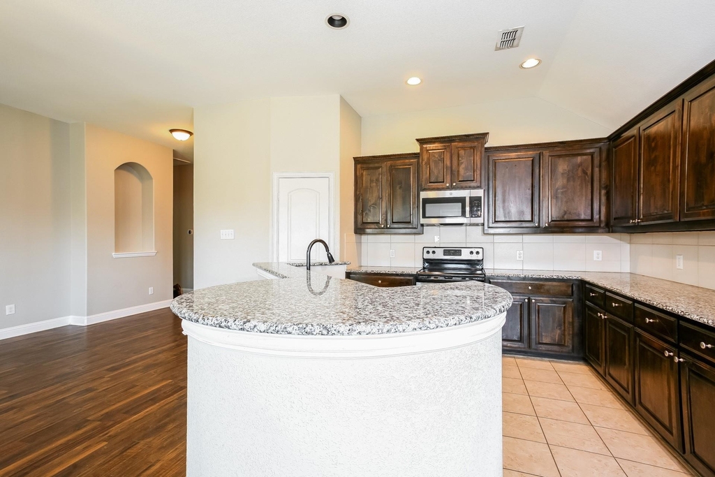1108 Colonial Drive - Photo 6
