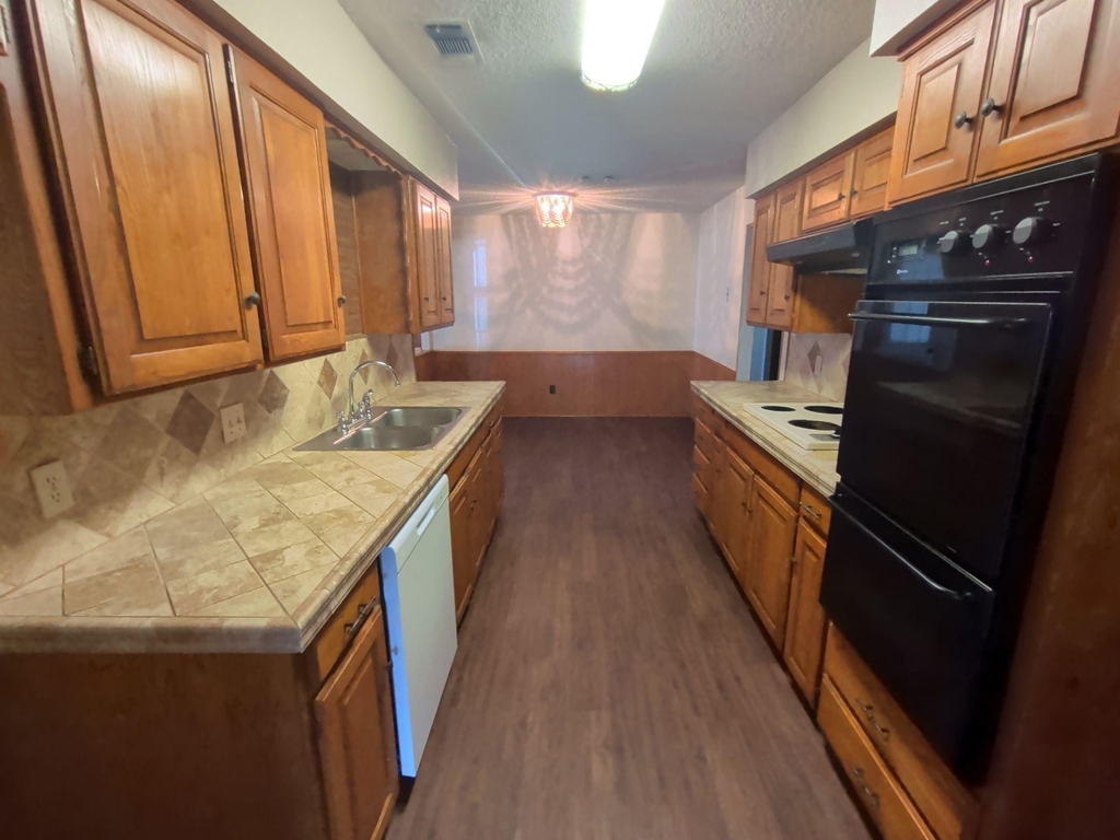 5541 Wood View Street - Photo 4