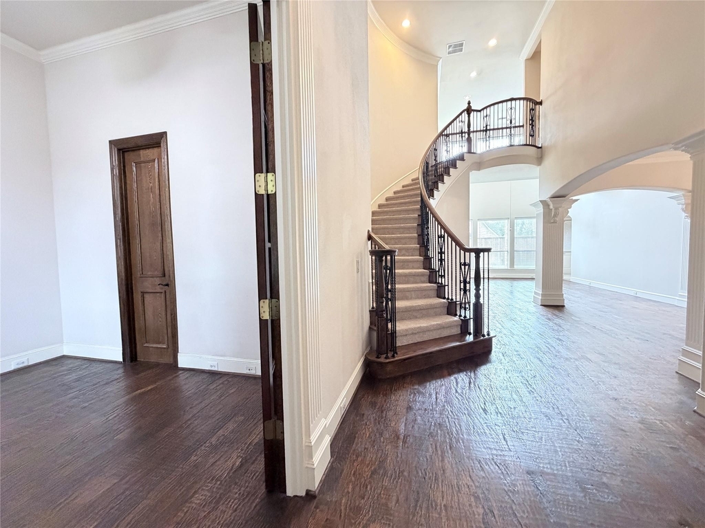 4419 Donegal Drive - Photo 2