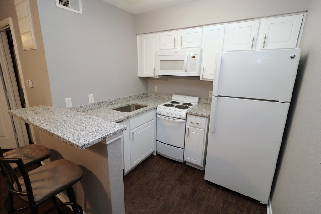 9831 Walnut Street - Photo 2