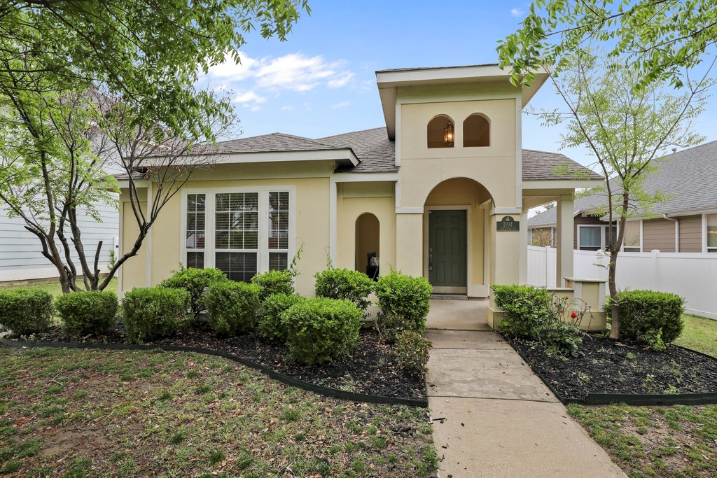 1104 Grey Fox Drive - Photo 0
