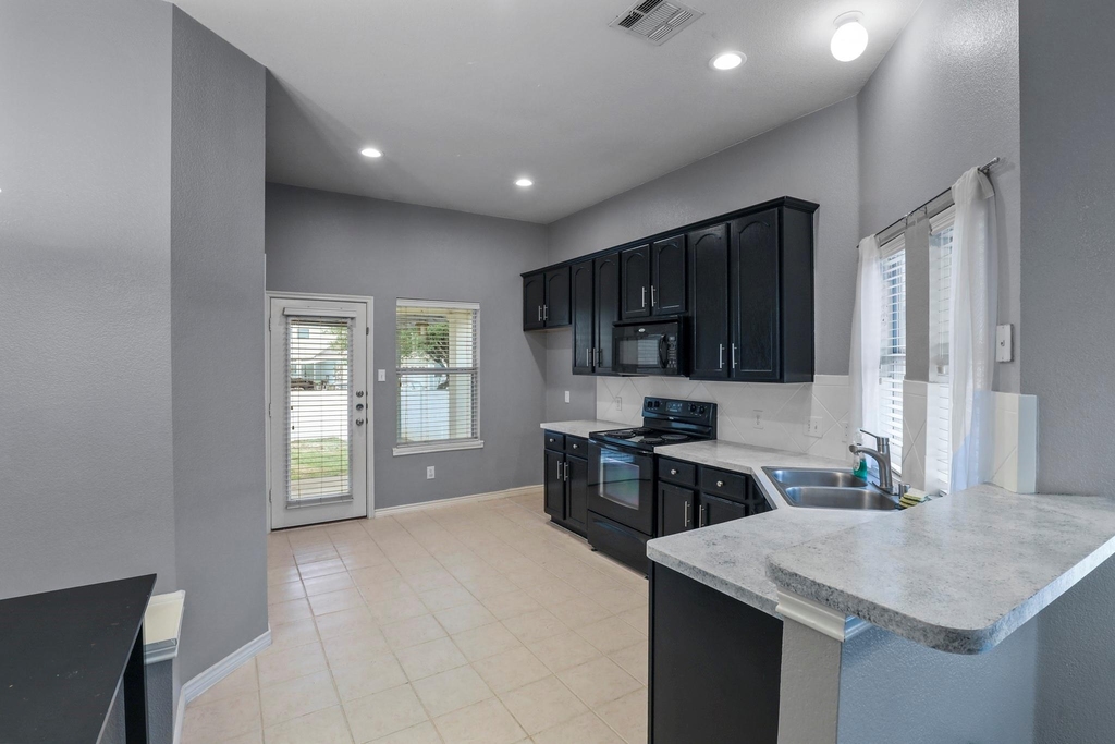 1104 Grey Fox Drive - Photo 7