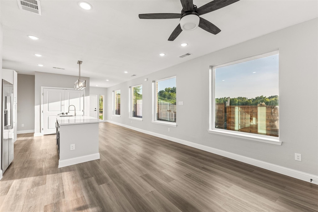 825 Premier Parkway - Photo 4