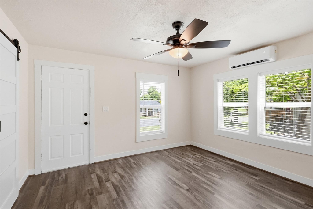 707 W Water Street - Photo 17