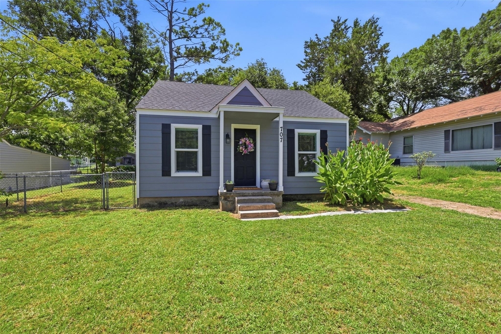 707 W Water Street - Photo 3