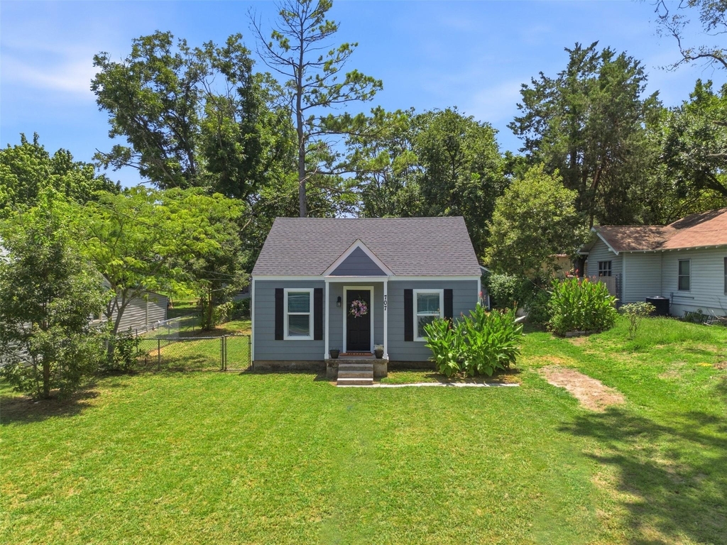 707 W Water Street - Photo 0