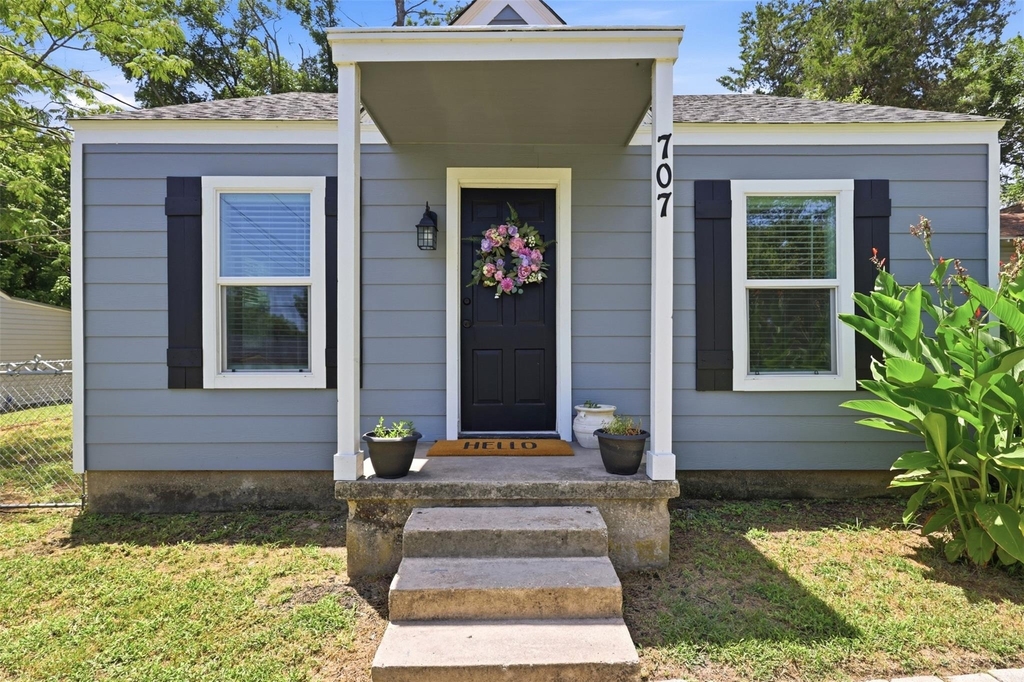 707 W Water Street - Photo 4