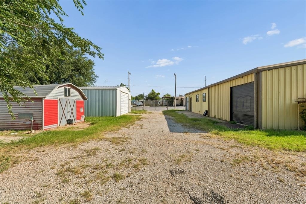 902 N Purdue Avenue - Photo 7