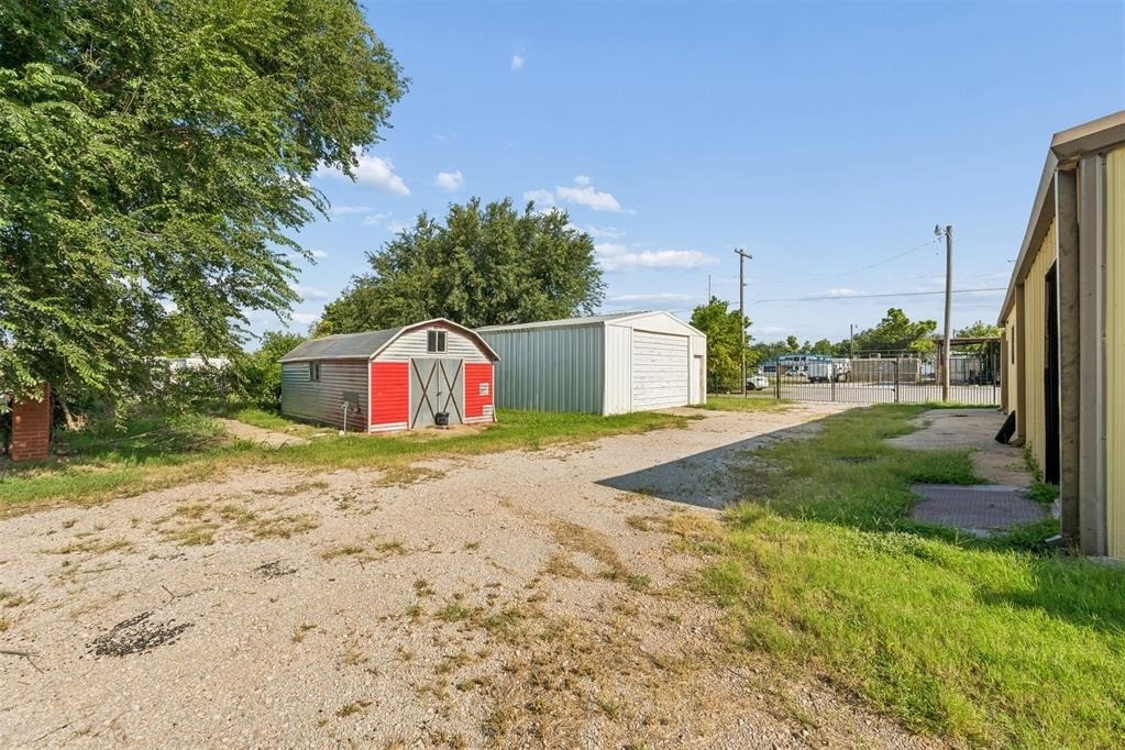902 N Purdue Avenue - Photo 8