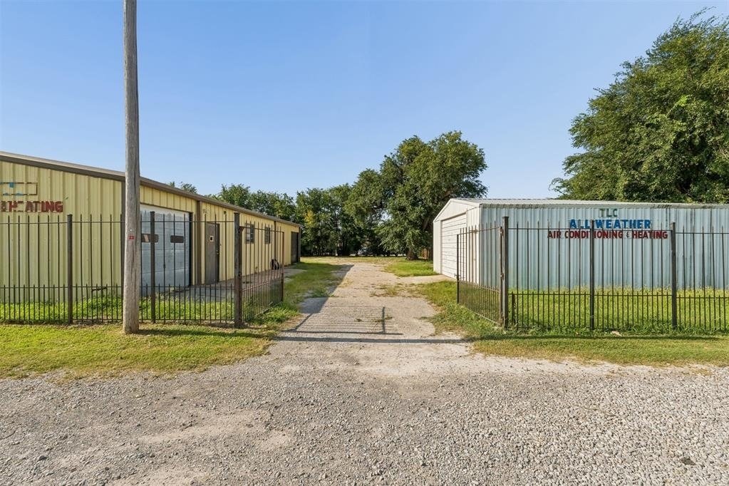 902 N Purdue Avenue - Photo 3