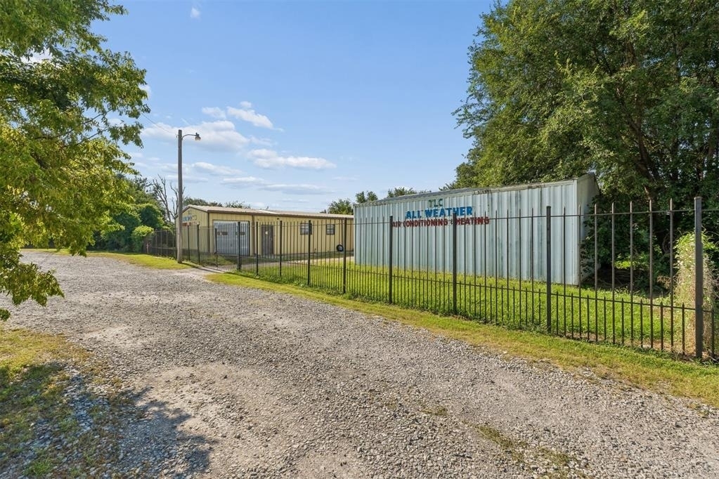 902 N Purdue Avenue - Photo 2