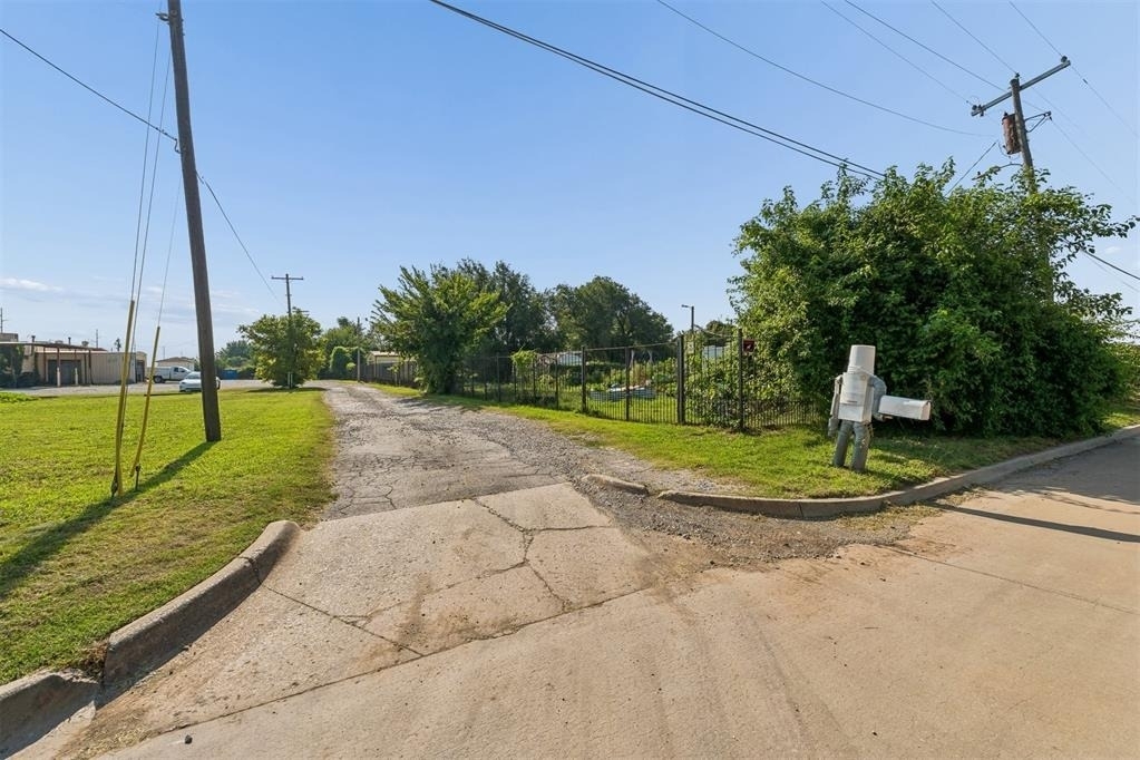 902 N Purdue Avenue - Photo 1