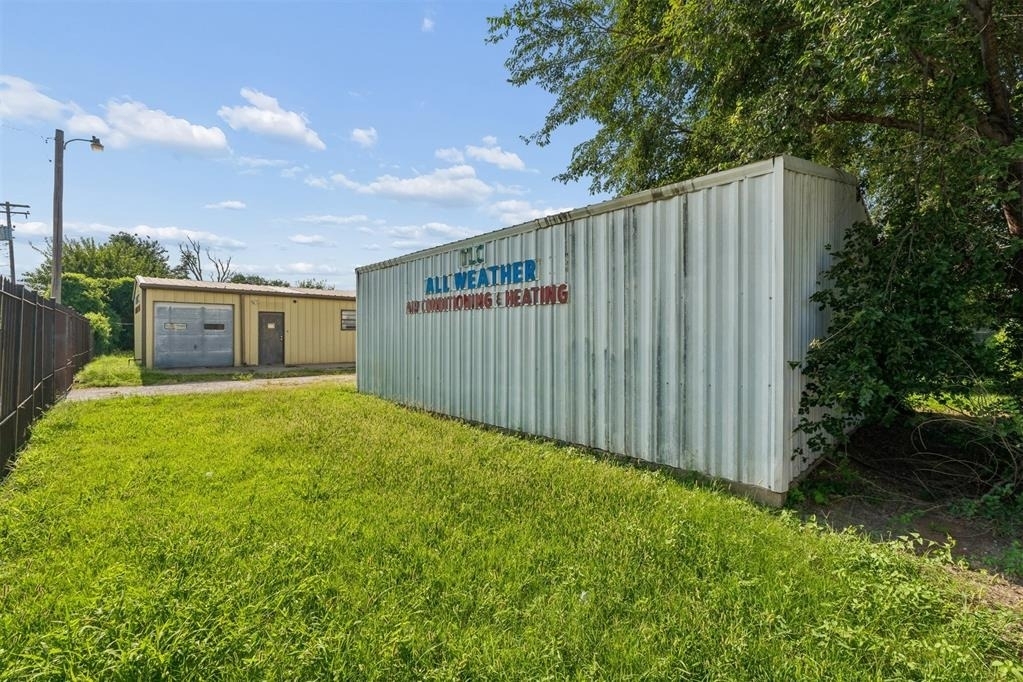 902 N Purdue Avenue - Photo 33