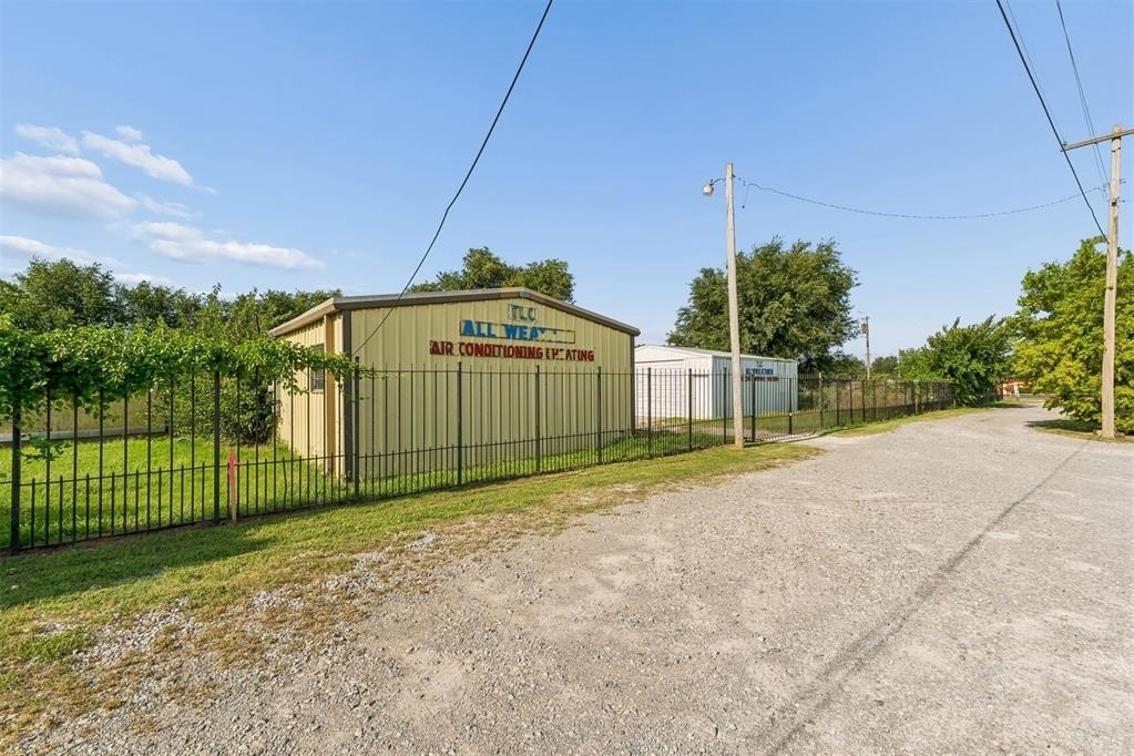 902 N Purdue Avenue - Photo 4