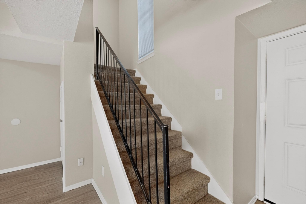 1949 Shorewood Drive - Photo 5