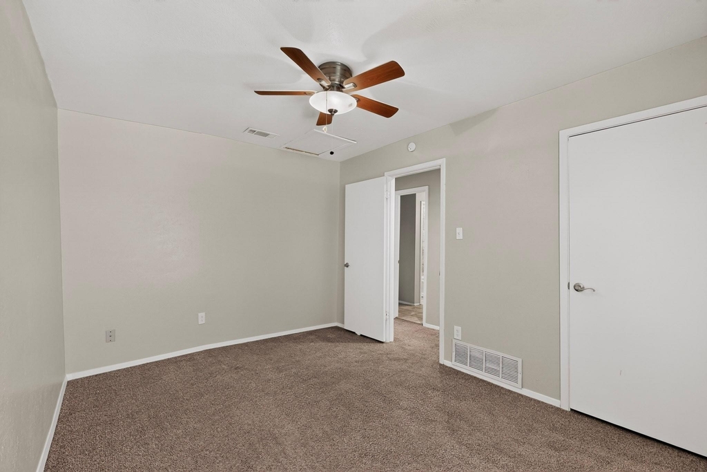 1949 Shorewood Drive - Photo 26