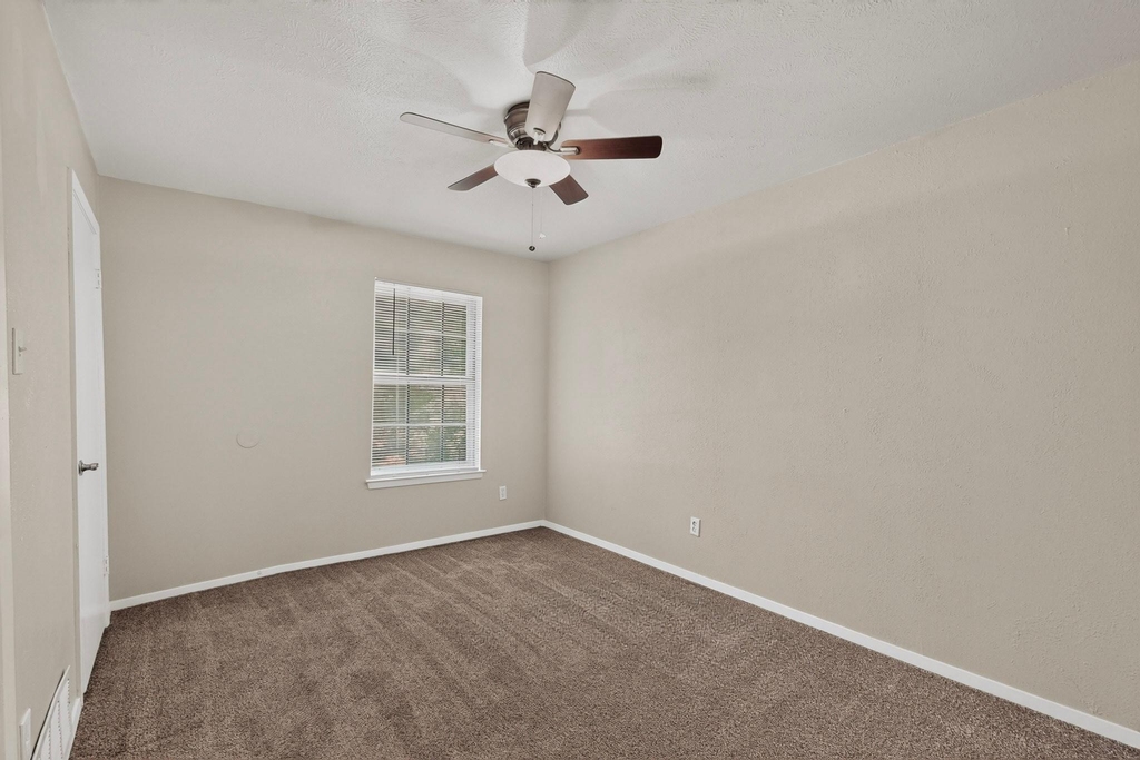 1949 Shorewood Drive - Photo 23