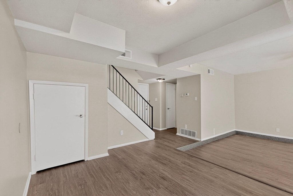 1949 Shorewood Drive - Photo 6