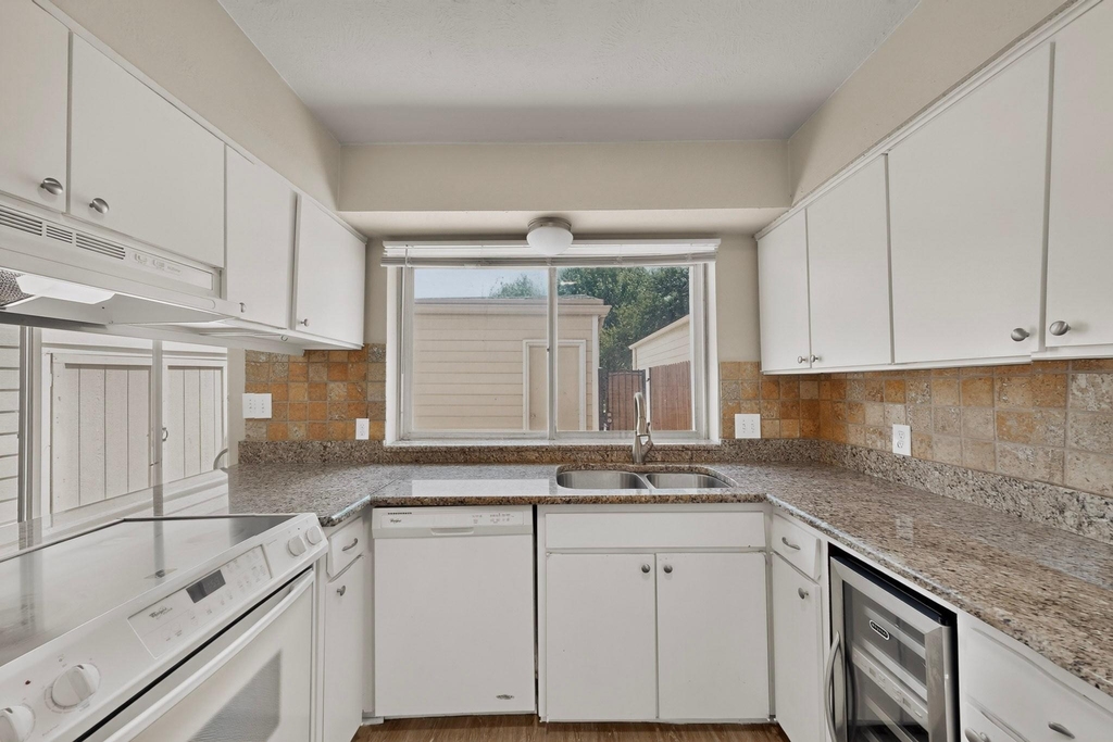 1949 Shorewood Drive - Photo 11